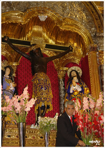 Procesión solemne en la catedral
